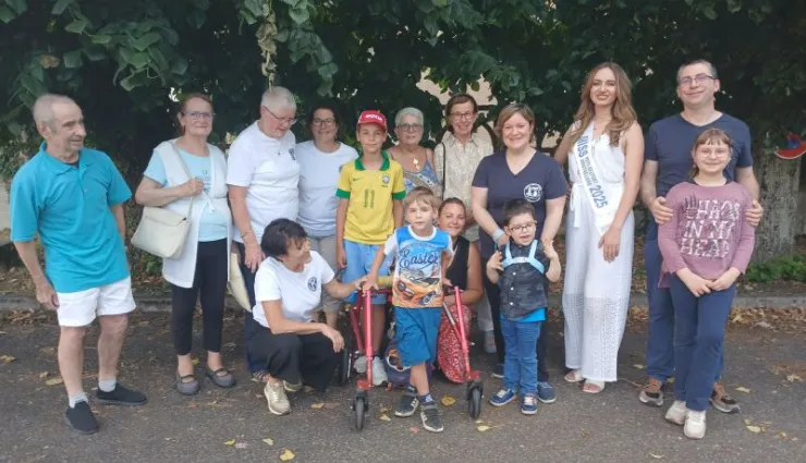 Remise des chèques et photos de groupe