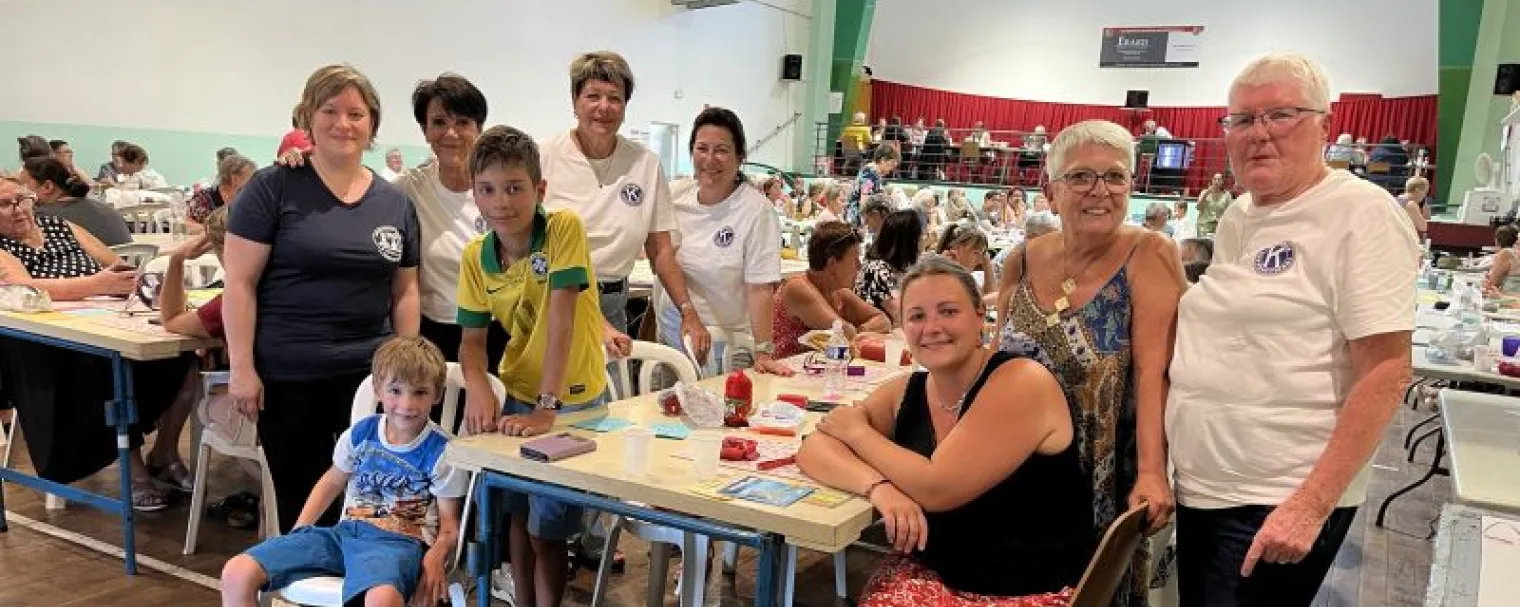 Le groupe Kiwanis Pays de Montbéliard au loto à Audincourt.